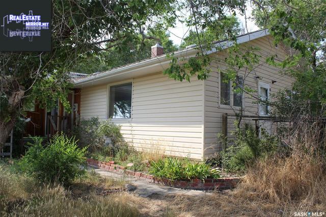 Property 102 1st St E main img