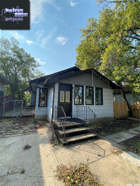 Property 411 15th St W main img