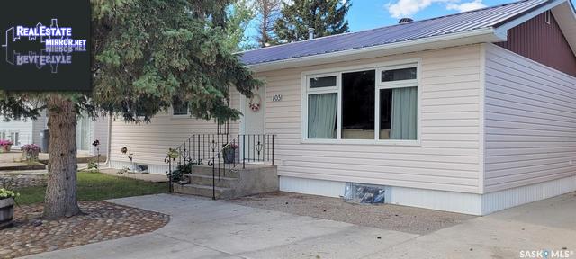 Property 105 Assiniboia Avenue main img