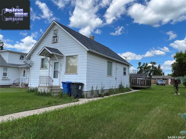 Property 354 4th Avenue W main img