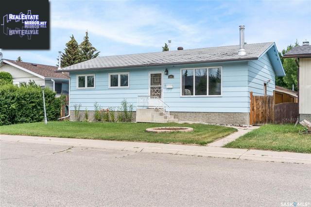Property 454 Langevin Crescent main img