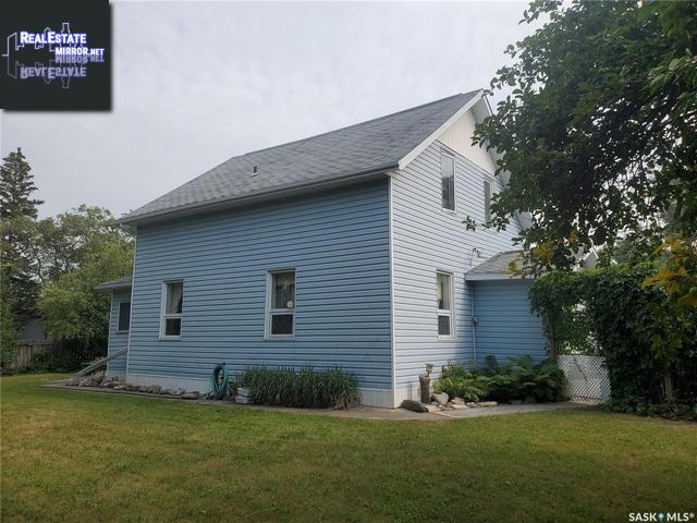 Property 405 3rd Street E main img