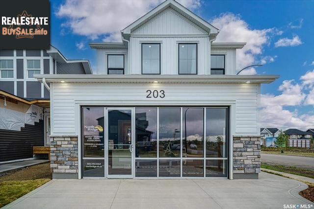 Property 203 Skopik Crescent main img