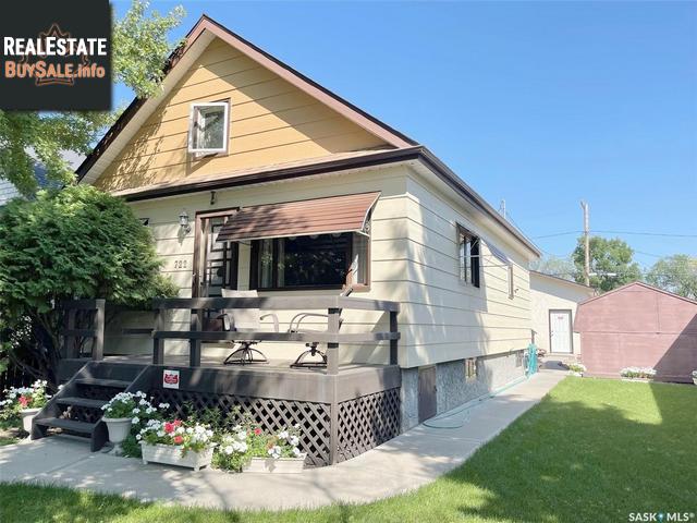 Property 722 Athabasca Street E main img