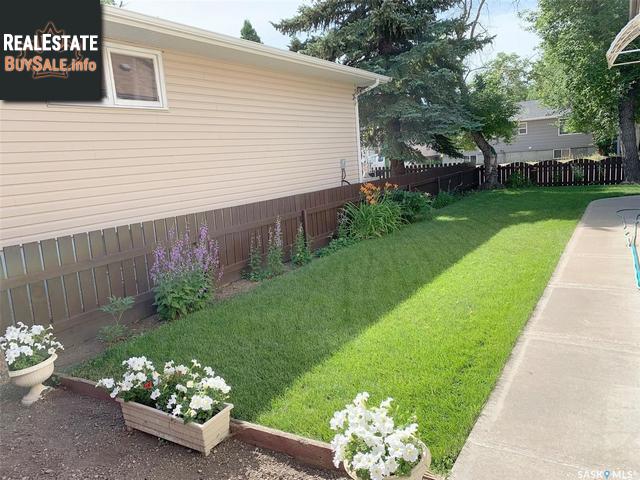 Property 722 Athabasca Street E img1