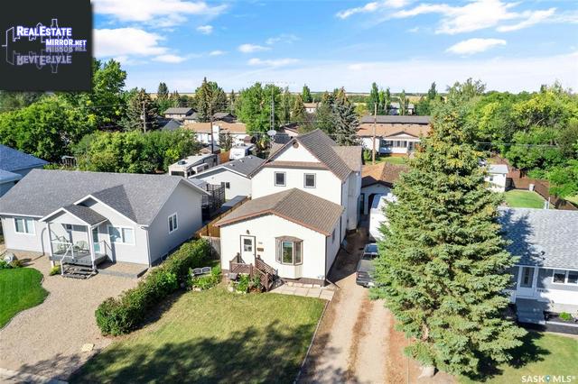 Property 306 6th Avenue W main img