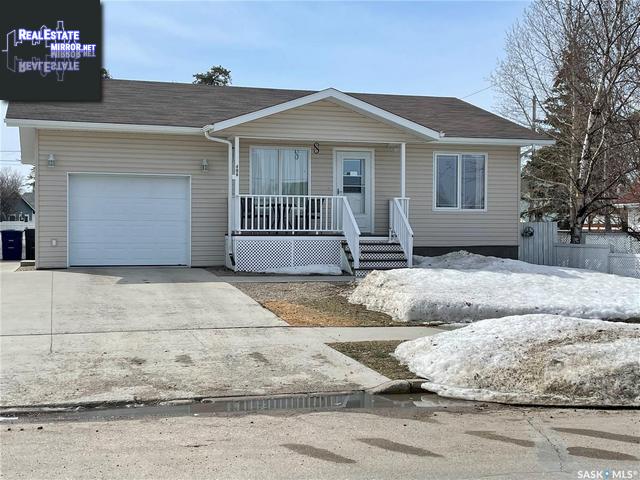 Property 406 2nd Street W main img