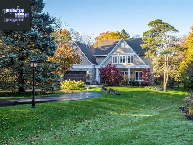 Property 200 Colleen Crescent main img