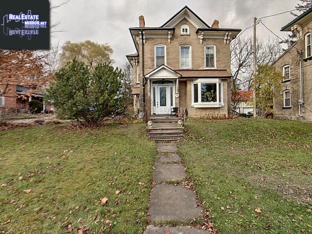 Property 16 King Street W main img