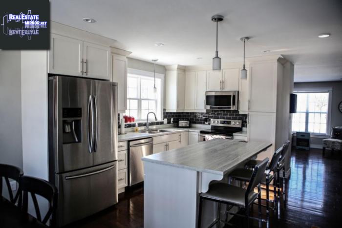 Property 70 Mollins Cres main img