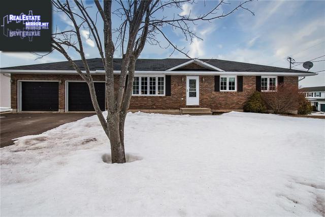 Property 23 Weymond Cres main img