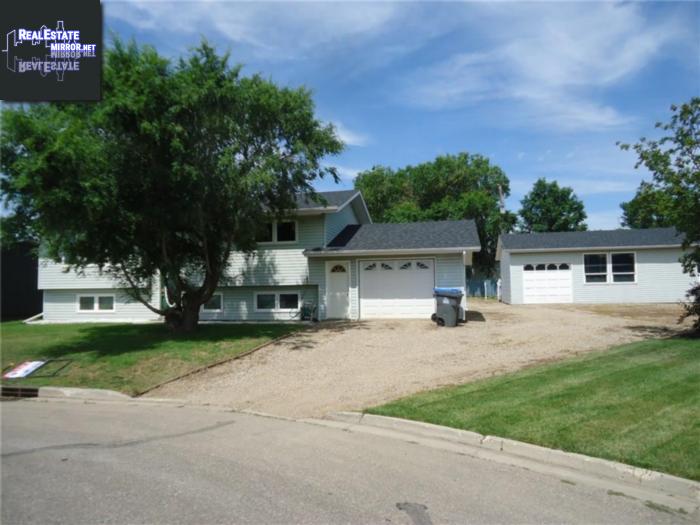 Property 705 Edward Pl main img