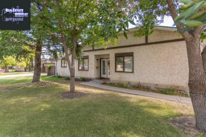 Property 1202 Gryphons WALK main img