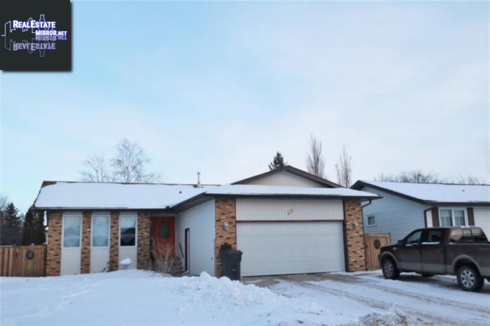Property 27 Marquis Cres N main img