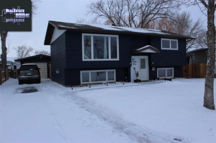 Property 535 Poplar Cres main img