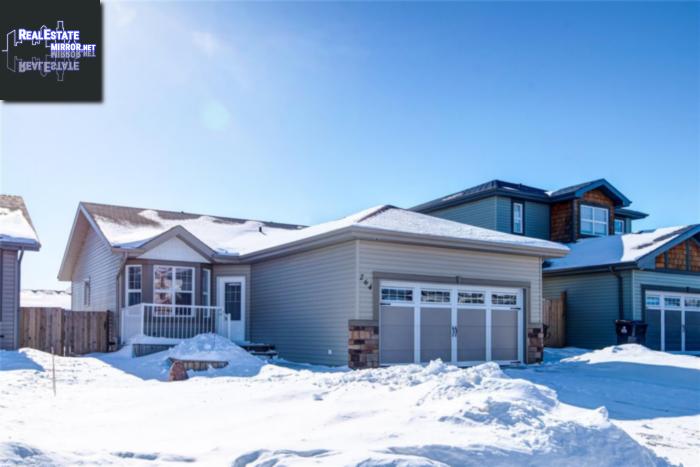 Property 264 Enns Cres main img