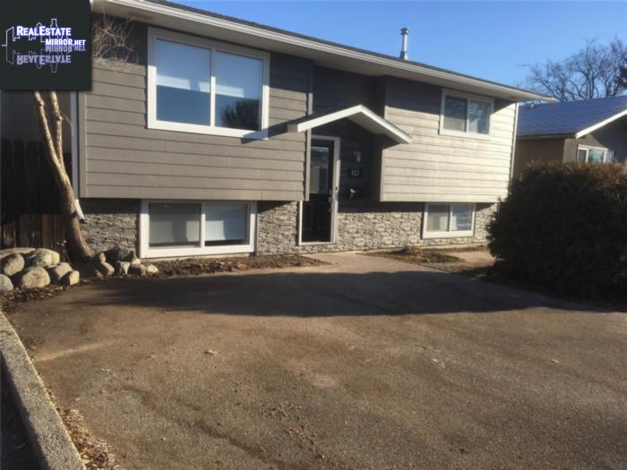 Property 422 Douglas Cres main img