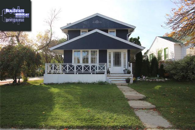 Property 2678 Robinson St main img