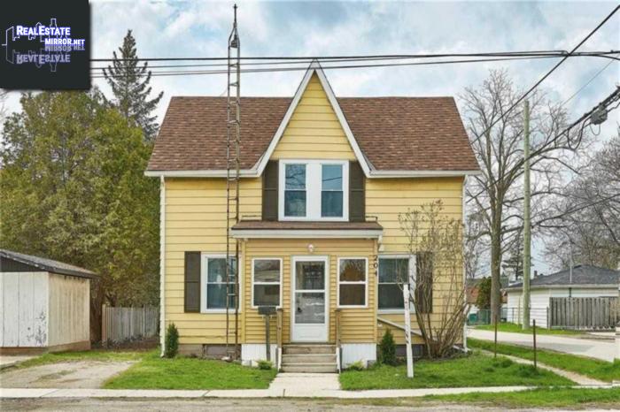 Property 204 Oak St main img