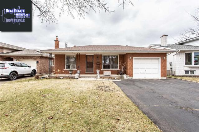 Property 12 Meadowbrook Cres main img