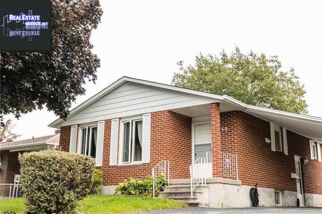 Property 340 Meadowvale Cres main img